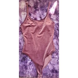 Forever 21 Rose Pink Crushed Velvet Bodysuit. Size small